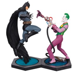 DC Ultimate Showdown Statue 2-Pack Batman vs. The Joker 20 cm